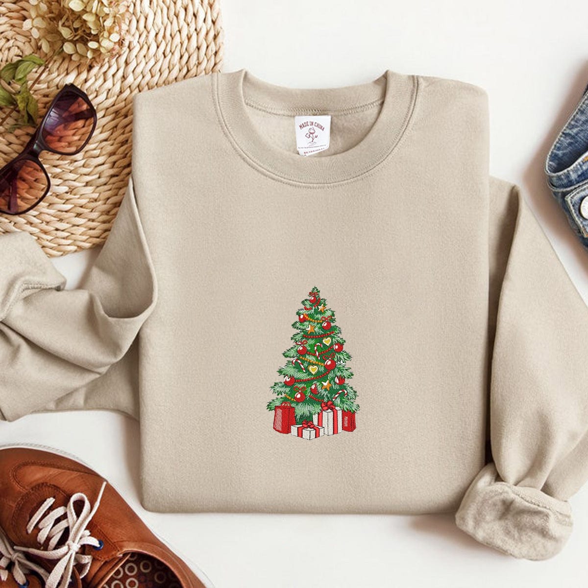 Minimalist Trendy Christmas Tree Embroidery Hoodie | Stylish and Comfortable Fall T-shirt/Sweatshirt | Designed for European & American Markets, Celebrate the Holiday Spirit with Modern Fashion