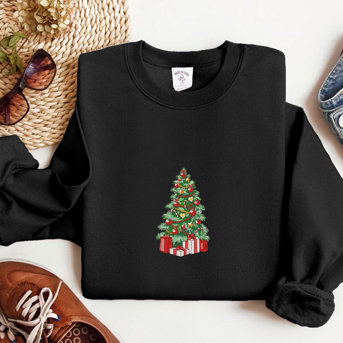 Minimalist Trendy Christmas Tree Embroidery Hoodie | Stylish and Comfortable Fall T-shirt/Sweatshirt | Designed for European & American Markets, Celebrate the Holiday Spirit with Modern Fashion