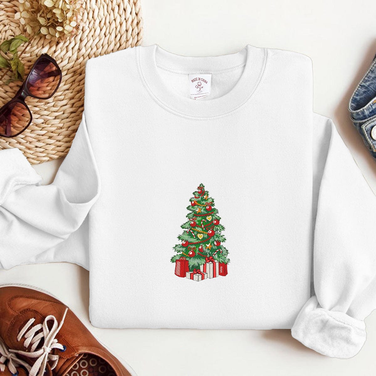 Minimalist Trendy Christmas Tree Embroidery Hoodie | Stylish and Comfortable Fall T-shirt/Sweatshirt | Designed for European & American Markets, Celebrate the Holiday Spirit with Modern Fashion